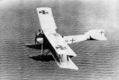 Doppeldecker �ber See 